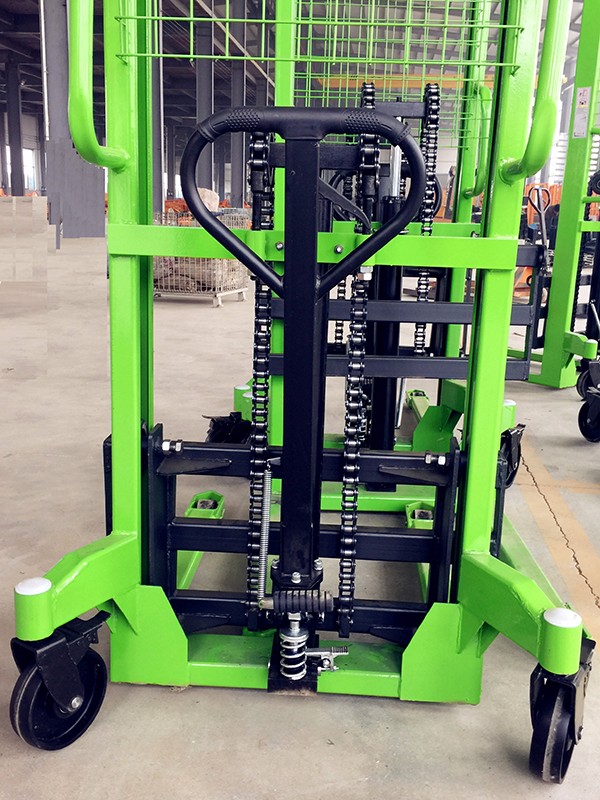 C型鋼手動液壓搬運(yùn)車 C型鋼手動液壓搬運(yùn)車