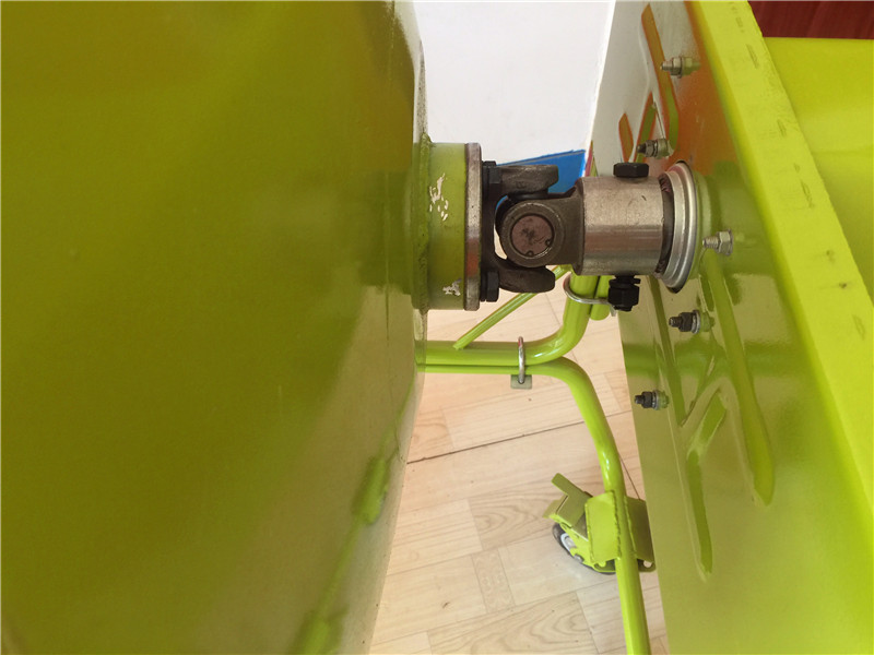 小型建筑攪拌機(jī)這一配件,竟能延長(zhǎng)其使用壽命5年？那到底是哪一配件？那是萬向節(jié)。你購(gòu)買的小型攪拌機(jī)有萬向節(jié)嗎？萬向節(jié)為什么能延長(zhǎng)小型攪拌機(jī)使用壽命呢？--河北東圣吊索具制造有限公司--小型建筑攪拌機(jī)萬向節(jié)部位細(xì)節(jié)展示圖