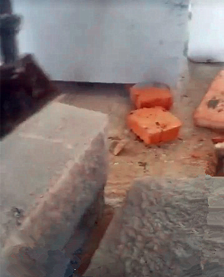 石材專剝離石材后石材橫截面細(xì)節(jié)圖--河北東圣吊索具制造有限公司--小型攪拌機|石材夾具|液壓堆高車|手動叉車