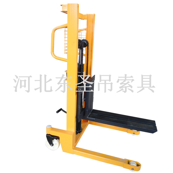 手動(dòng)液壓堆高車(chē)使用--河北東圣吊索具制造有限公司 手動(dòng)液壓堆高車(chē)使用--河北東圣吊索具制造有限公司