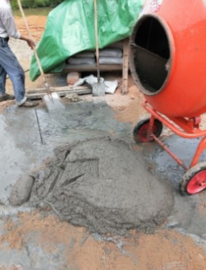 立式正反轉(zhuǎn)自動(dòng)卸料小型攪拌機(jī)作業(yè)現(xiàn)場(chǎng)--河北東圣吊索具制造有限公司 立式正反轉(zhuǎn)自動(dòng)卸料小型攪拌機(jī)作業(yè)現(xiàn)場(chǎng)--河北東圣吊索具制造有限公司