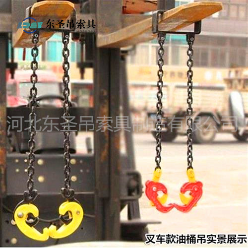 液壓堆高叉車與吊鉗配合使用作業(yè)現(xiàn)場--河北東圣吊索具制造有限公司--液壓堆高車|手動叉車|石材夾具|小型攪拌機(jī)